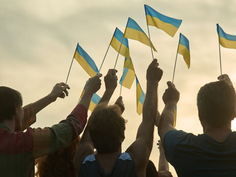 В Эстонии цветами украинского флага подсветили здание правительства, в Словакии – президентский дворец, в Грузии – телебашню