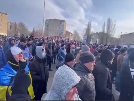 Жителі захопленого окупантами Мелітополя вийшли на мітинг із вимогою звільнити мера