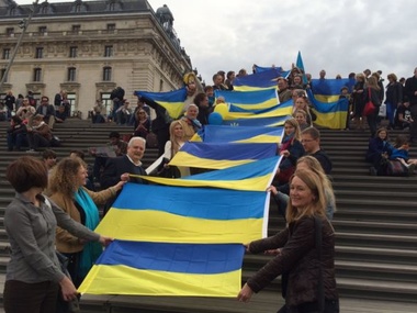 Парижский Евромайдан почтил память Небесной сотни