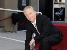 Телеведущий Билл Мар: Наконец-то у Америки есть президент, которого все любят, с заоблачным рейтингом одобрения. Это президент Украины