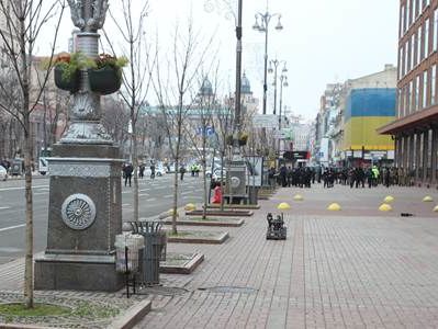 Полицейский робот обезвредил подозрительный предмет в центре Киева