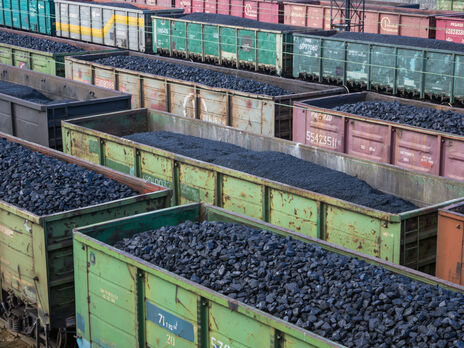 Китайські компанії розпочали закупівлю вугілля та нафти в Росії за юані