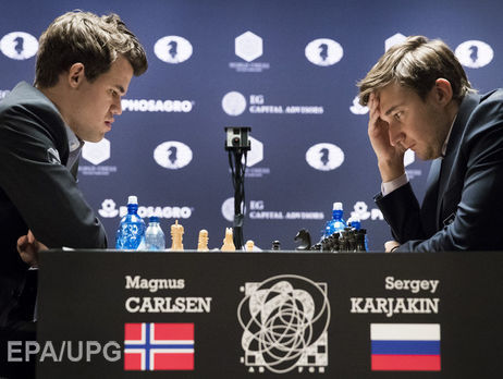 Магнус Карлсен и Сергей Карякин борются за звание чемпиона мира по шахматам