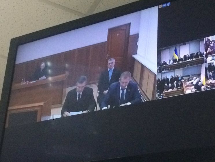 Адвокату Януковича вручили подозрение в госизмене для его подзащитного 