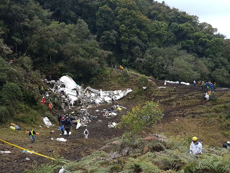В Колумбии обнаружены "черные ящики" разбившегося самолета