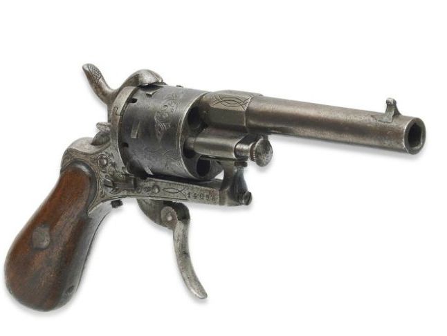 На аукционе в Париже продали пистолет, из которого Верлен ранил Рембо
