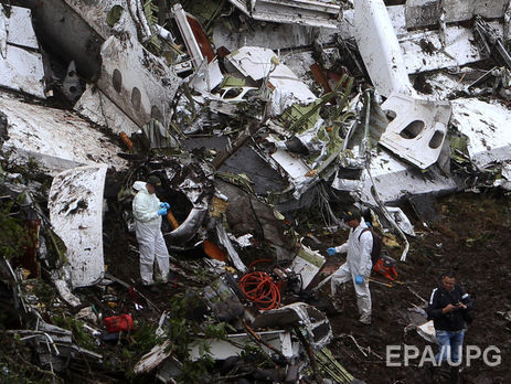 В авиаслужбе Колумбии заявили, что разбившемуся самолету с футболистами "Шапекоэнсе" не хватило топлива