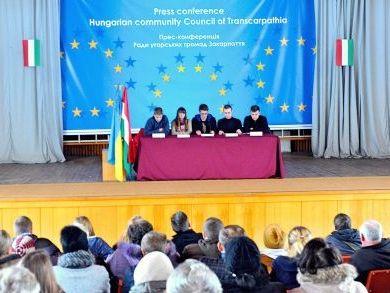 Венгерская община потребовала подписать договор о территориальной автономии Закарпатья