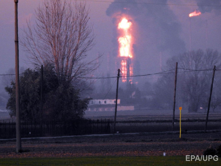 На нефтеперерабатывающем заводе в Италии произошел сильный пожар