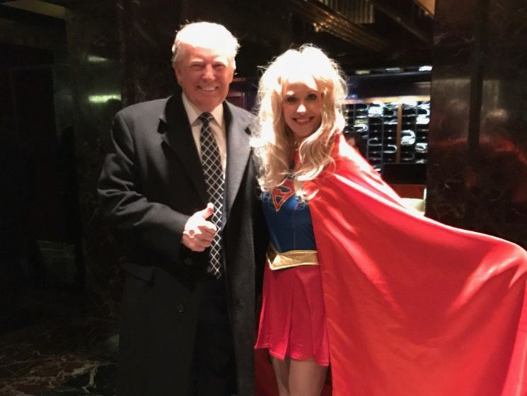 Трамп посетил костюмированную вечеринку в костюме самого себя