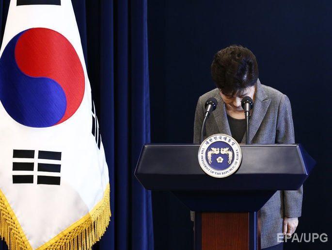 Президент Южной Кореи заявила, что уйдет в отставку в апреле 2017 года