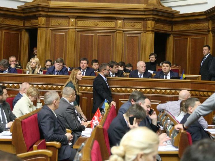 Рада утвердила законопроект, предусматривающий повышение минимальной зарплаты до 3200 грн