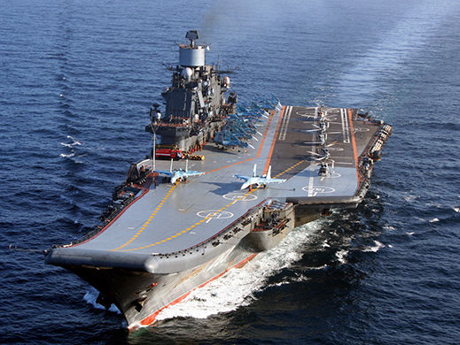 Основной версией падения истребителя Су-33 с "Адмирала Кузнецова" является ошибка пилотирования