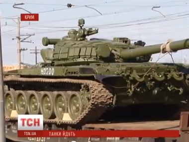 СМИ: Россия перебрасывает в Крым новые танки
