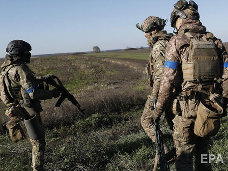 У Міноборони України заявили, що ті, хто служить на передовій, повністю забезпечені зимовою формою. Військові заперечують
