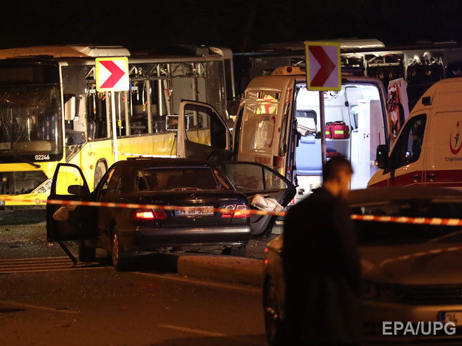 В сети появились кадры теракта в Стамбуле, случайно снятые очевидцами. Видео