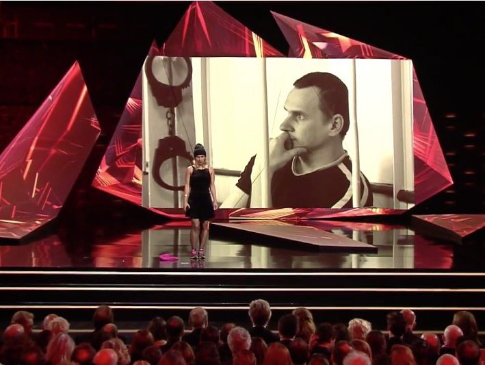 Участница Pussy Riot Алехина на European Film Awards: Я хочу попросить вас встать за Сенцова и его свободу