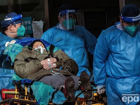 В Китае больницы переполнены COVID-пациентами. Власть отказалась публиковать официальные данные о заболевших