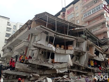 В Турции объявили недельный траур из-за землетрясения