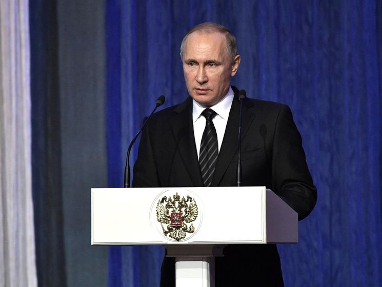Путин поручил спецслужбам усилить безопасность российских госучреждений за границей