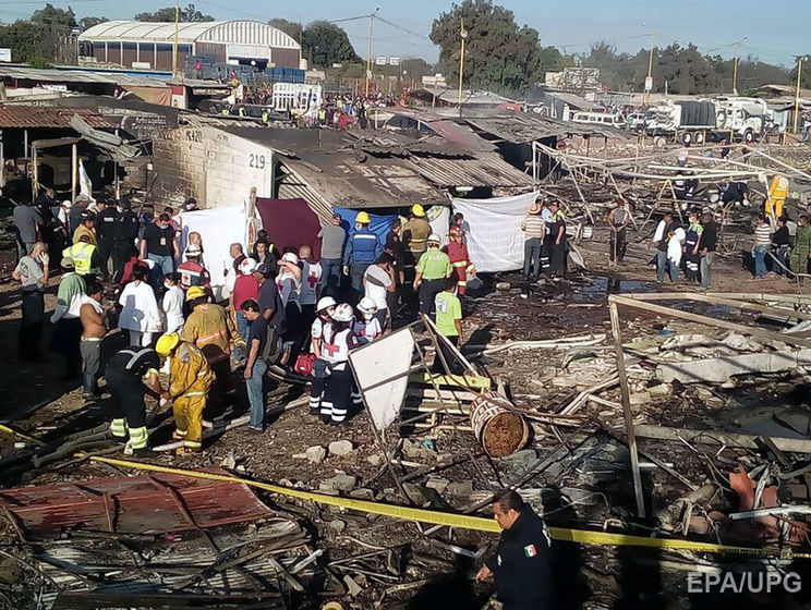 Губернатор: В результате взрыва на рынке фейерверков в Мексике погибли минимум 29 человек