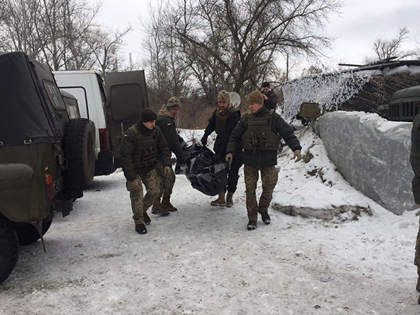 В Счастье боевики "ЛНР" передали украинской стороне тела двух погибших на Светлодарской дуге