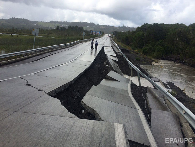 В Чили произошло землетрясение магнитудой 7,6, повреждены дороги и здания