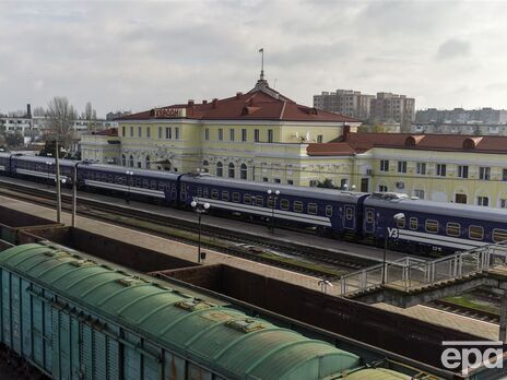 Оккупанты обстреляли вокзал в Херсоне, есть погибший и раненые – ОВА