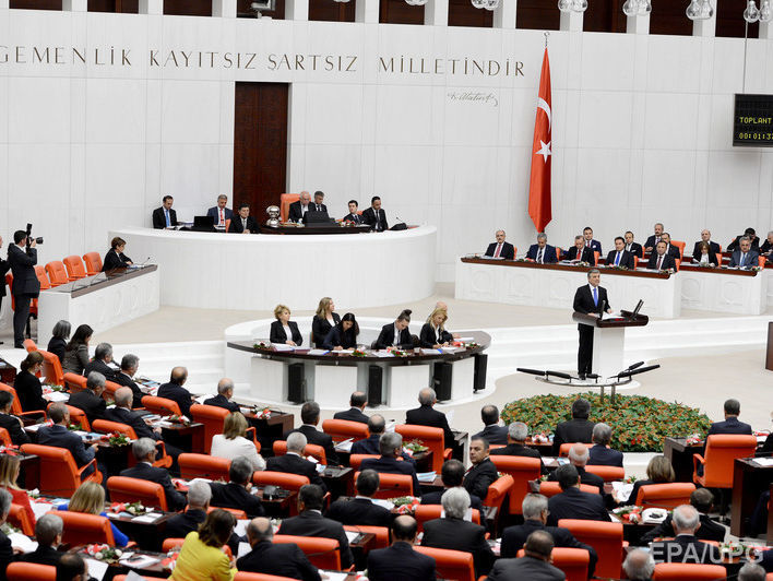 В Турции комитет парламента одобрил поправки, расширяющие полномочия президента