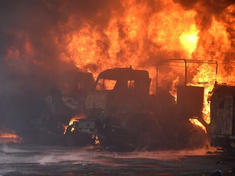 В оккупированной Макеевке снова взрывы и пожар. Пропаганда сообщила, что горит нефтебаза