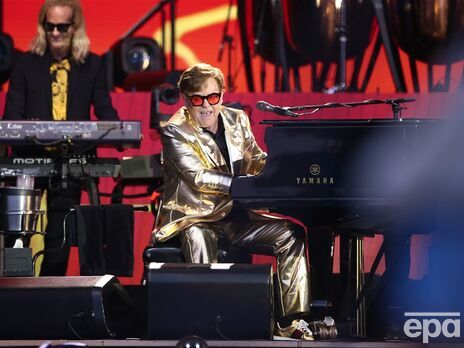 Элтон Джон объявил о завершении гастрольной деятельности. Его прощальной композицией стал хит Goodbye Yellow Brick Road. Видео