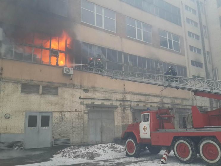Во Львове горел завод "Электрон", пострадали двое пожарных