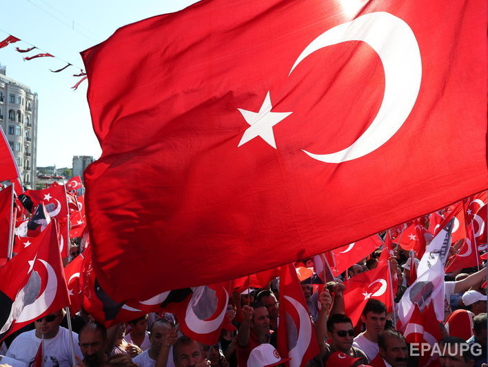В Турции продлили режим чрезвычайного положения на три месяца