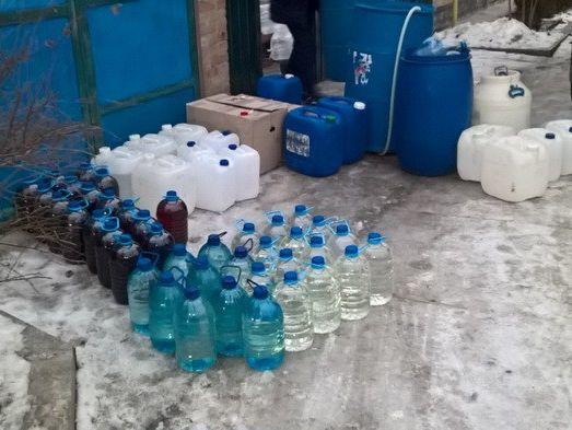 СБУ: В Кропивницком ликвидирован подпольный водочный цех, в котором найдены 1500 литров готовой продукции