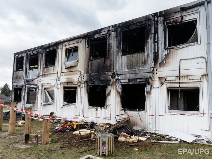 В Германии 57 человек пострадали во время пожара в общежитии для беженцев