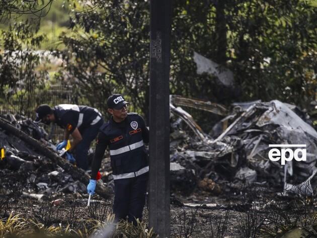 У Малайзії на автотрасу впав літак із пасажирами, загинуло 10 людей