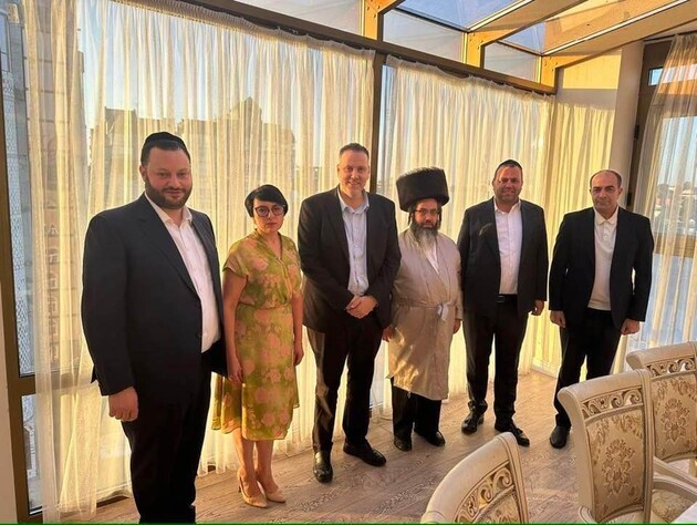 Министр культуры и спорта Израиля посетил Умань. Украинская сторона попросила его добавить украинский язык в музее 