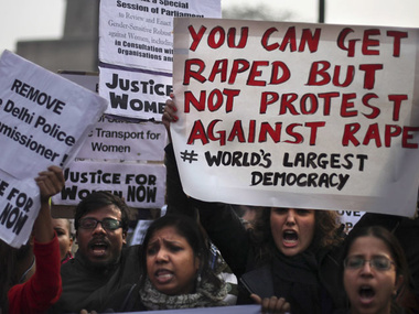 Жителей Индии, изнасиловавших в автобусе студентку, приговорили к смертной казни