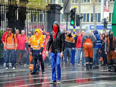 В Брюсселе протестующие против жесткой экономии устроили столкновения с полицией