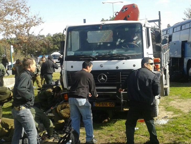В Иерусалиме грузовик въехал в пешеходов: четыре человека погибли, 15 ранены