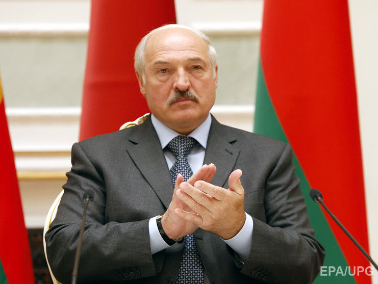 Лукашенко приехал на рождественскую службу с предполагаемой новой "первой леди". Видео