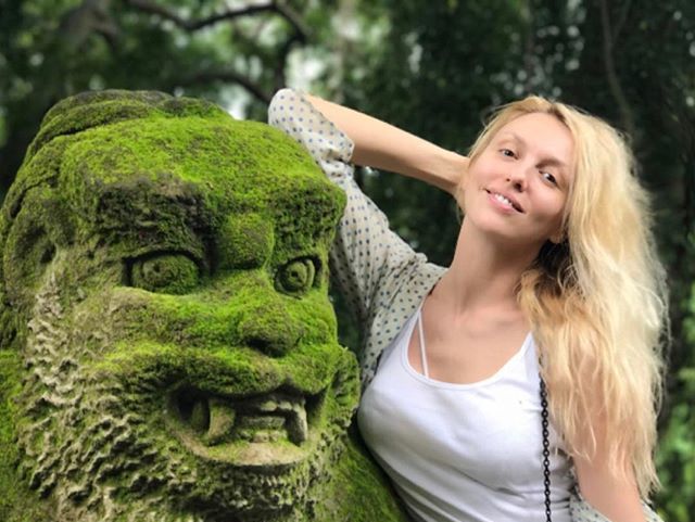 Полякова показала лицо без макияжа во время отдыха на Бали