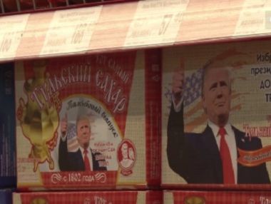 В российских магазинах продается сахар в упаковках с изображением Трампа. Видео