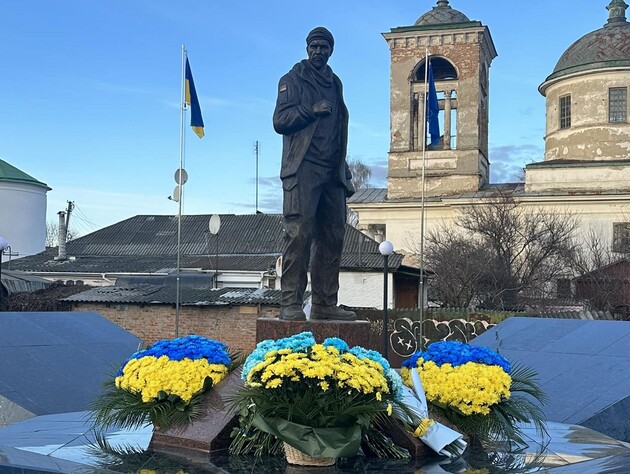 В Нежине строят мемориал Героям-защитникам Украины, в центре которого будет скульптура расстрелянного оккупантами после слов 