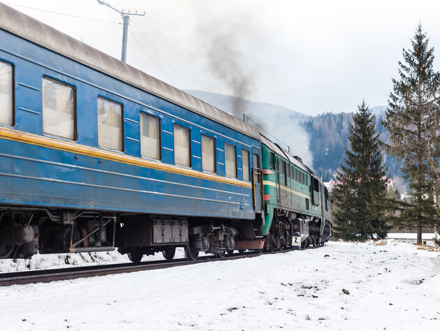 Обстрелянный оккупантами эвакуационный поезд из Херсона прибыл в Киев
