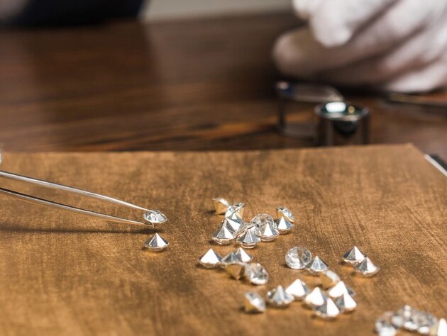 Вступил в силу запрет импорта алмазов из России в ЕС и страны G7