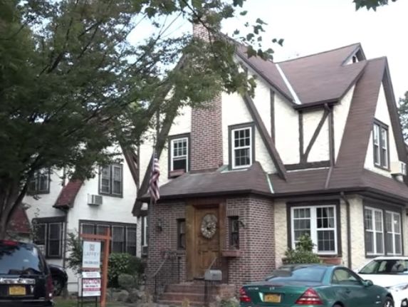 В США выставили на продажу дом, где в детстве жил Трамп