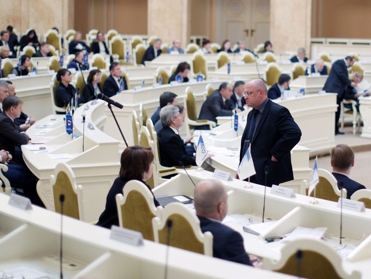 В парламенте Петербурга из-за Исаакиевского собора подрались депутаты
