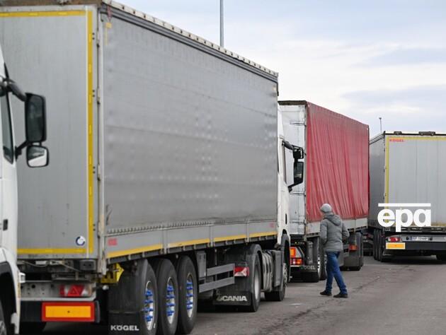 Польські протестувальники порушують обіцянки пропускати гуманітарні вантажі, намагалися блокувати ще й залізницю – українська митниця
