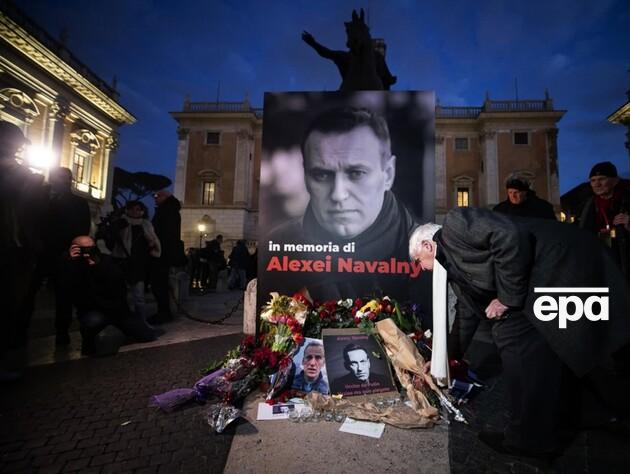 Великобритания ввела санкции против сотрудников колонии, где убили Навального, и потребовала выдачи его тела семье 